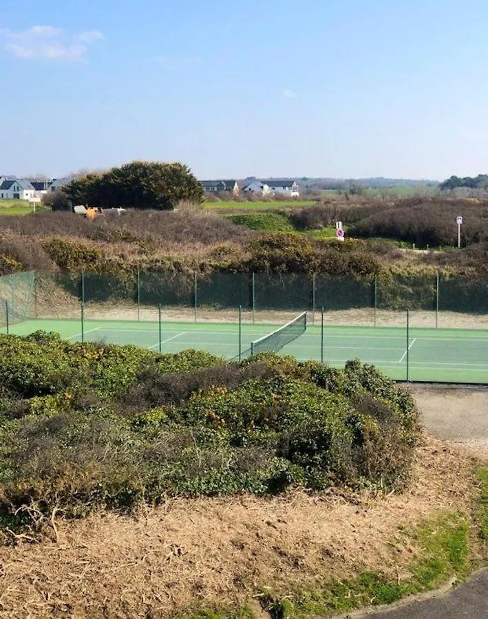 Seaside Tennis Apartment with Pool View in Guidel